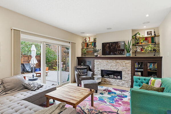 Calgary 5 bedrooms House for rent. Property photo: 688183-3