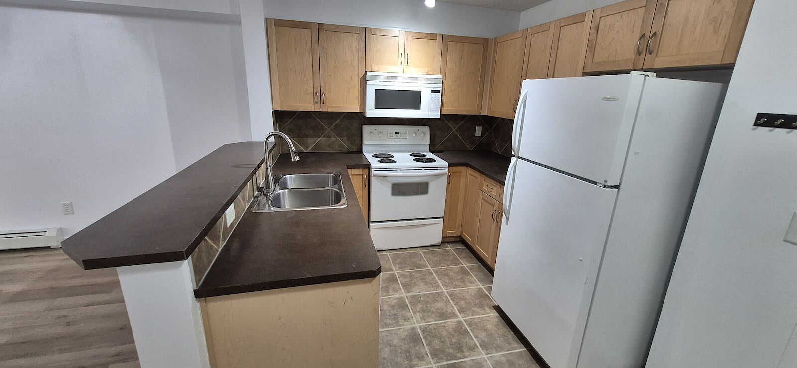 Calgary 1 bedroom Condo Unit for rent. Property photo: 688195-1