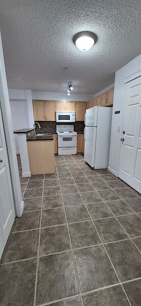 Calgary 1 bedroom Condo Unit for rent. Property photo: 688195-2