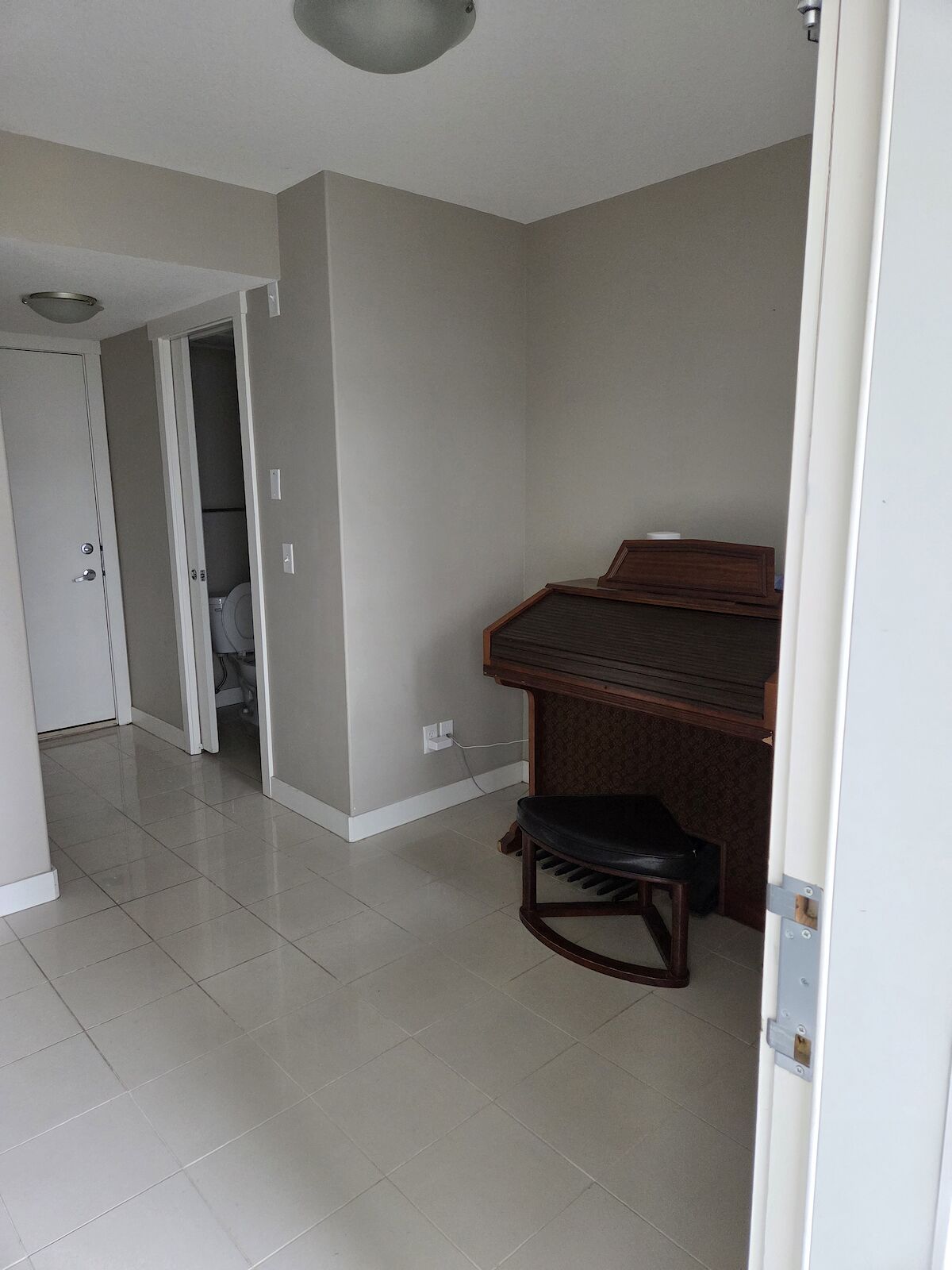 Calgary 2 + Den bedrooms Townhouse for rent. Property photo: 688207-1