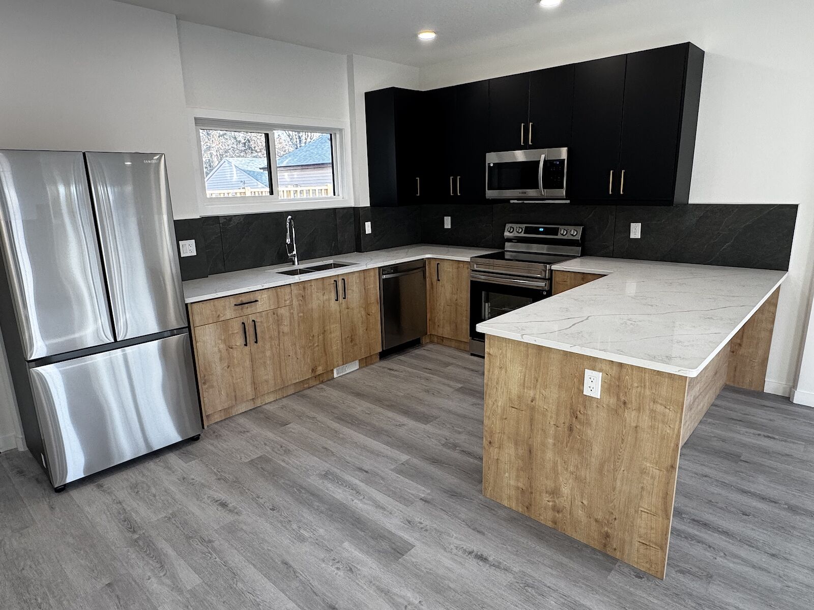 Edmonton 3 bedrooms Main Floor for rent. Property photo: 688223-1