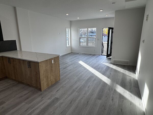 Edmonton 3 bedrooms Main Floor for rent. Property photo: 688223-3