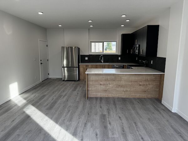 Edmonton 3 bedrooms Main Floor for rent. Property photo: 688223-2