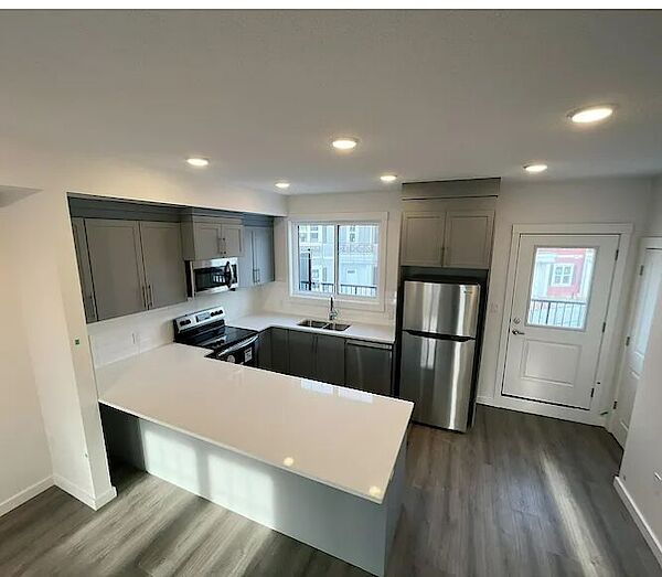 Edmonton 3 bedrooms Townhouse for rent. Property photo: 688307-3