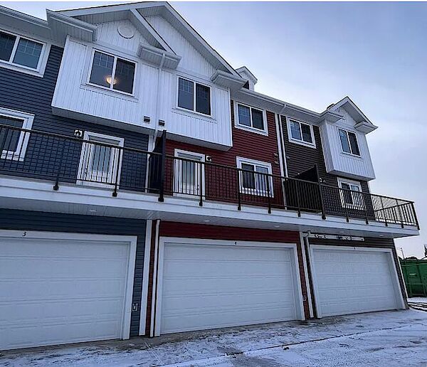 Edmonton 3 bedrooms Townhouse for rent. Property photo: 688307-2