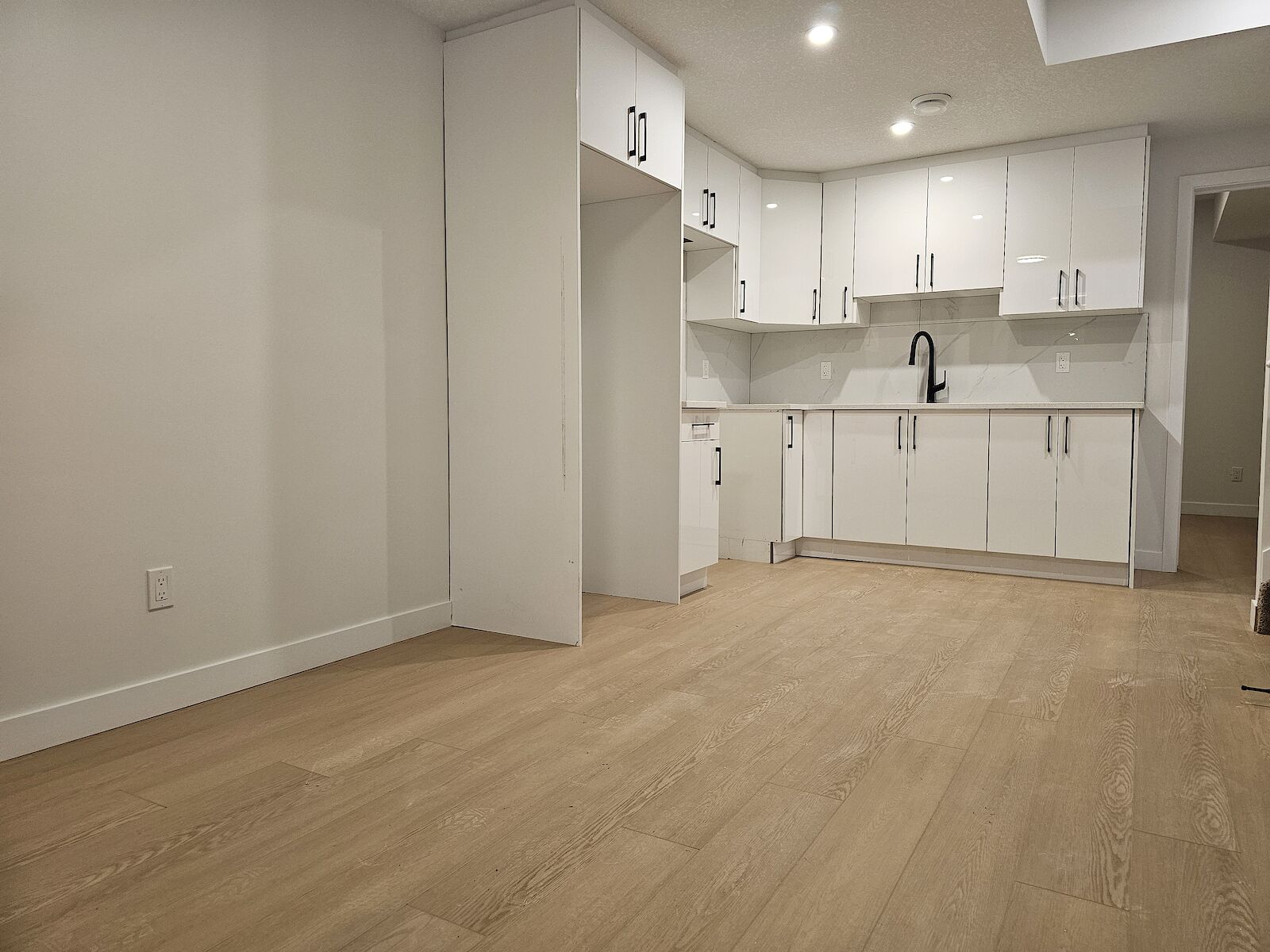 Edmonton 1 bedroom Basement for rent. Property photo: 688323-1