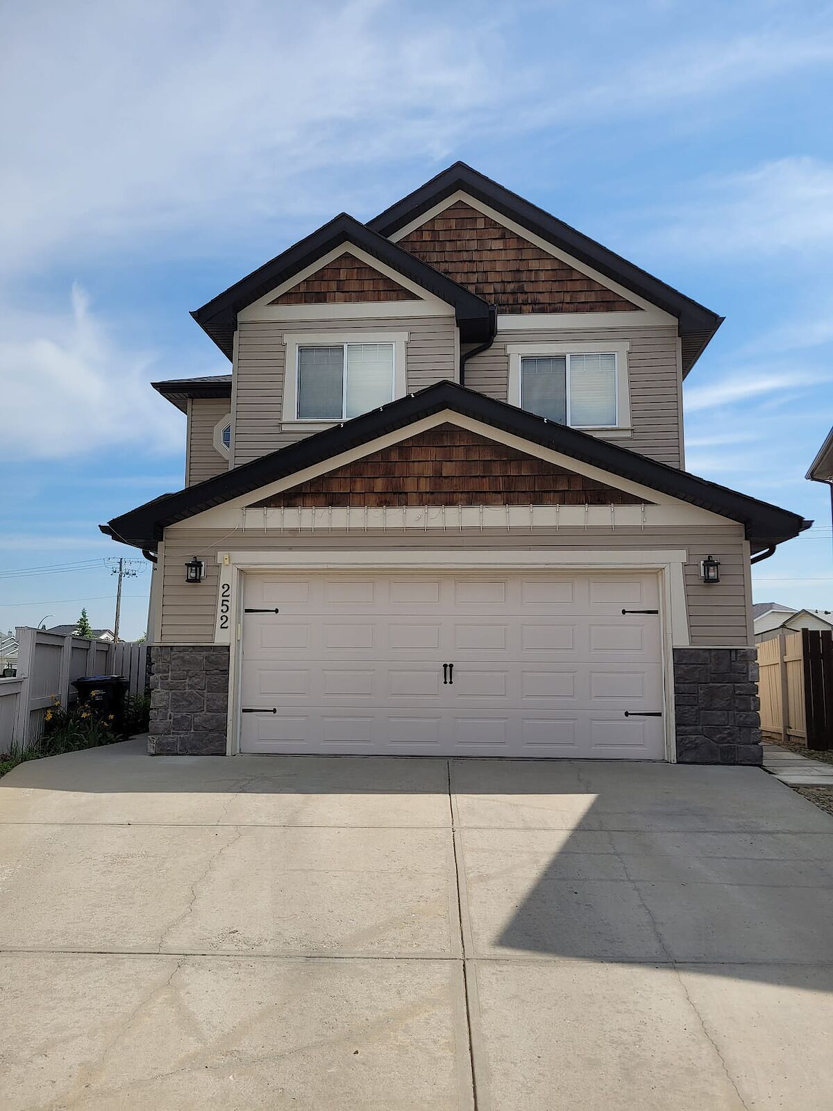 Calgary 3 + Den bedrooms House for rent. Property photo: 688342-1
