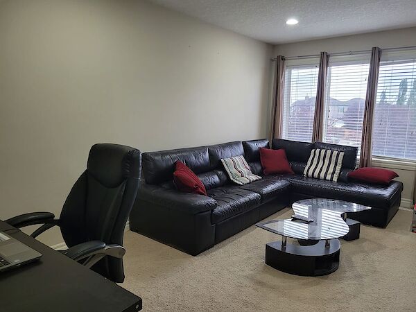 Calgary 3 + Den bedrooms House for rent. Property photo: 688342-2