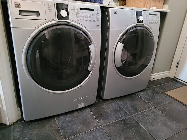 Calgary 3 + Den bedrooms House for rent. Property photo: 688342-3