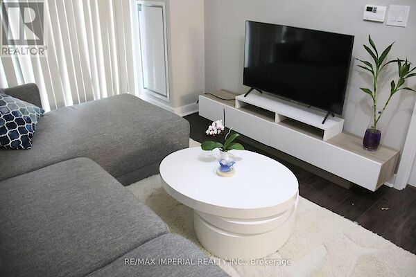 Toronto 2 bedrooms Apartment for rent. Property photo: 688378-2