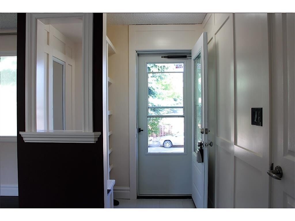 Calgary 3 bedrooms Main Floor for rent. Property photo: 688430-1