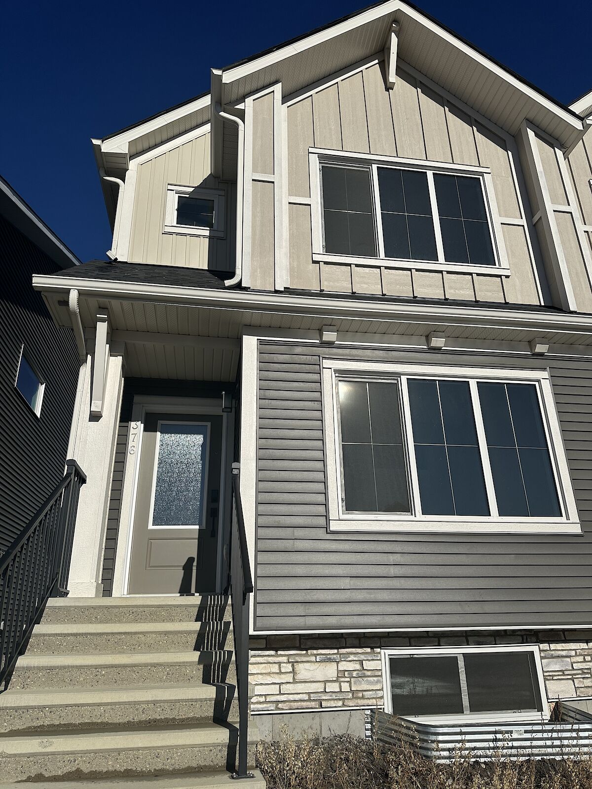 Cochrane 3 bedrooms Duplex for rent. Property photo: 688431-1