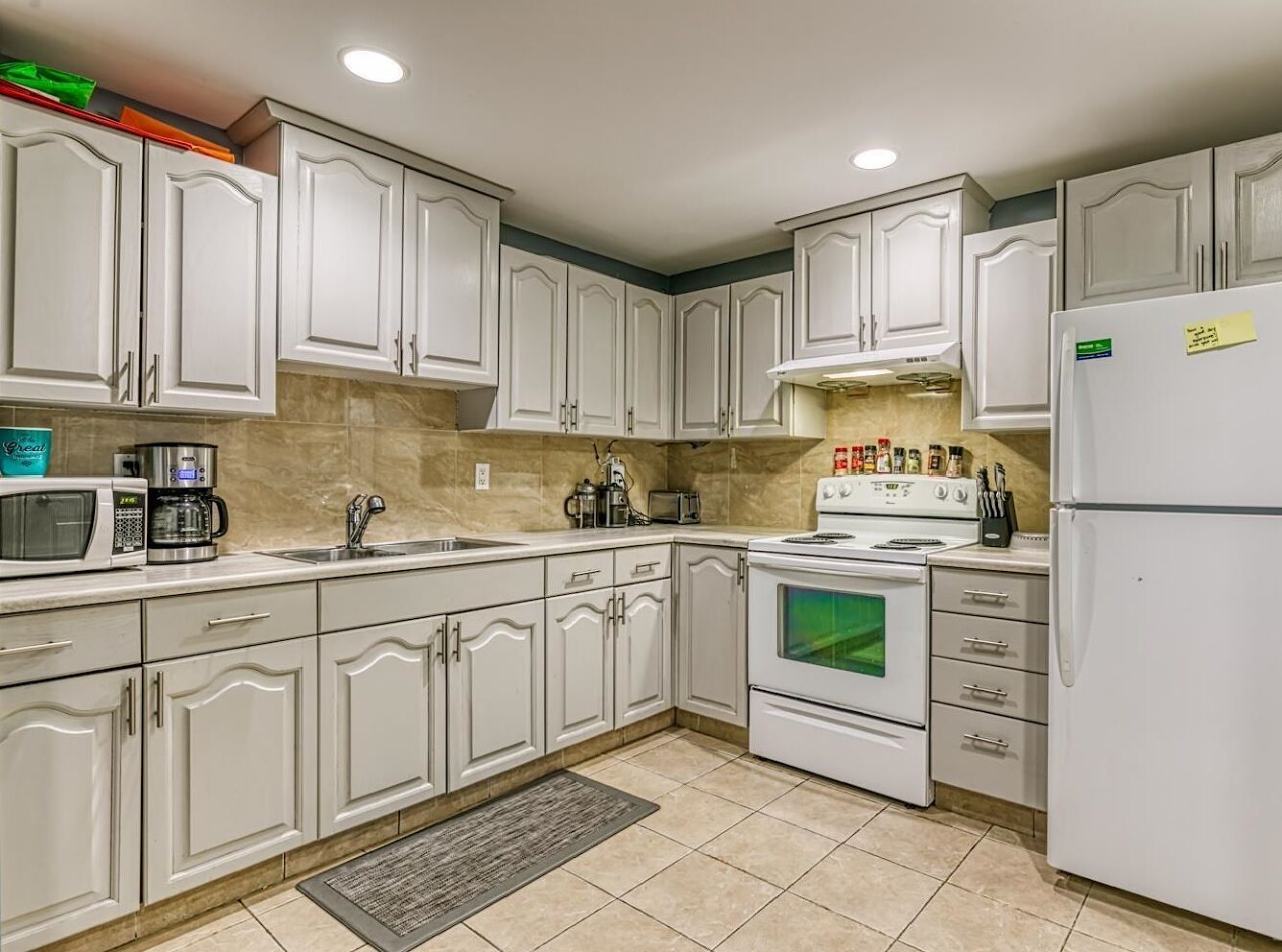 Edmonton 1 bedroom Room For Rent for rent. Property photo: 688447-1