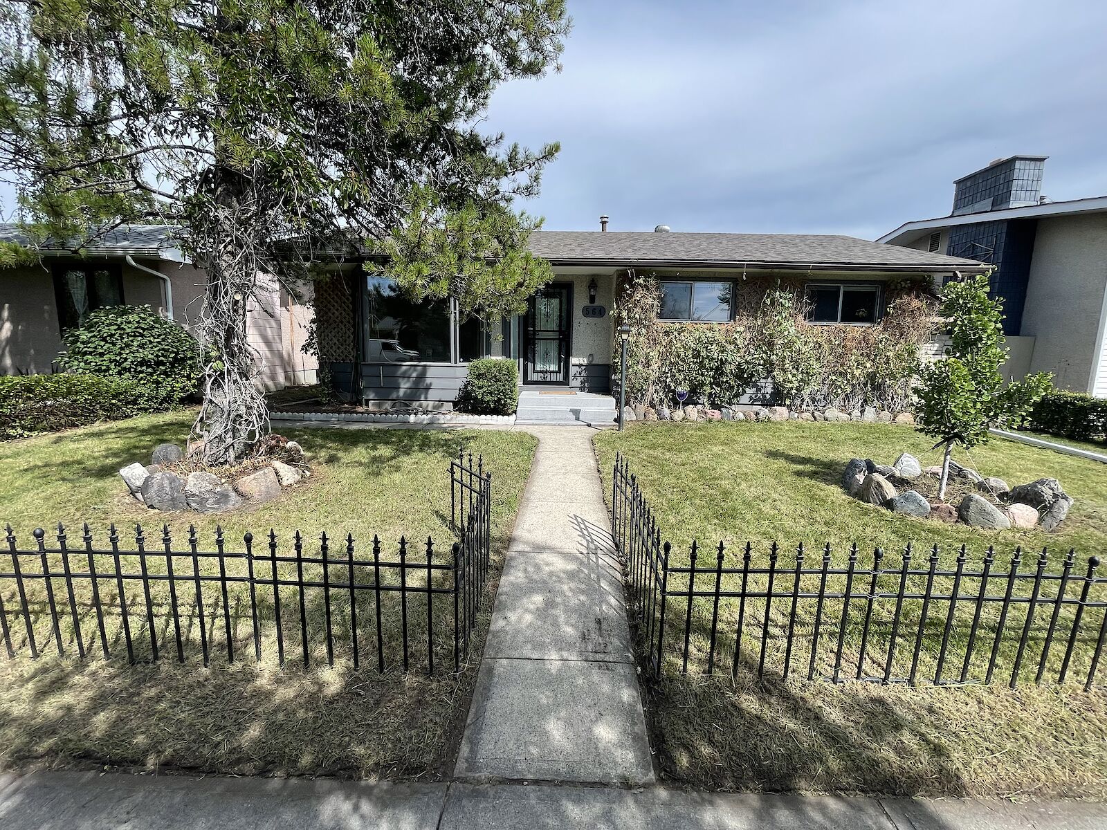 Calgary 3 + Den bedrooms Main Floor for rent. Property photo: 688572-1