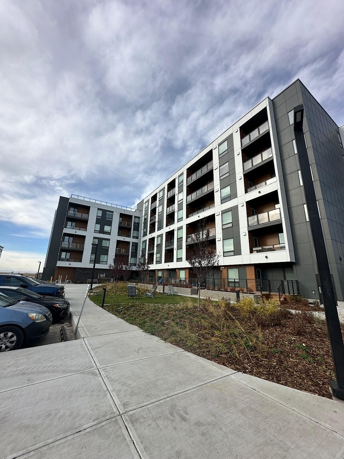 Calgary 1 bedroom Condo Unit for rent. Property photo: 688679-1