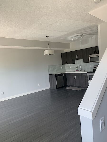 Calgary 2 bedrooms Townhouse for rent. Property photo: 688680-2