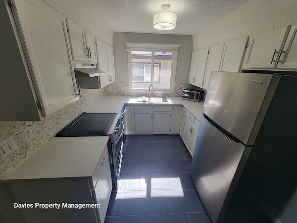 Edmonton 4 bedrooms Duplex for rent. Property photo: 688702-2