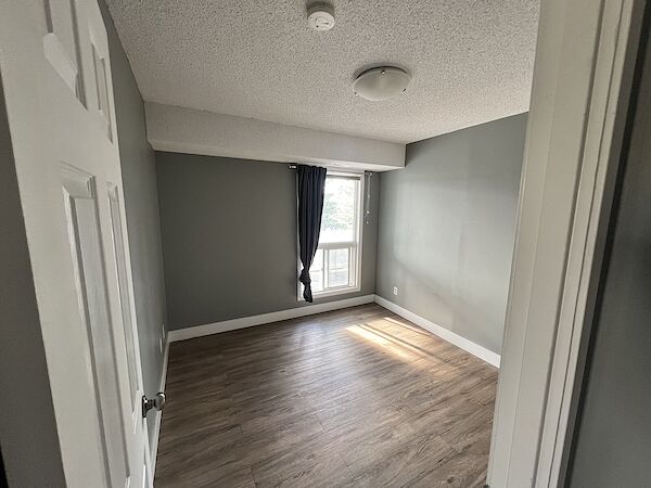 Edmonton 3 bedrooms Condo Unit for rent. Property photo: 688779-3