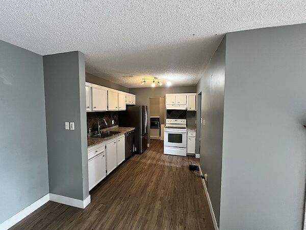 Edmonton 3 bedrooms Condo Unit for rent. Property photo: 688779-2