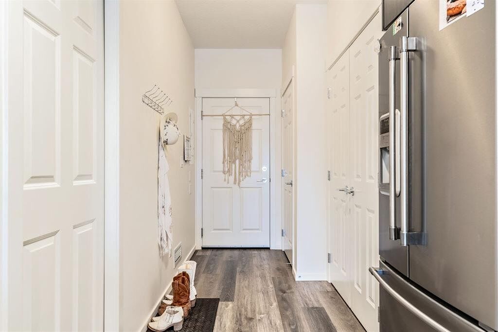 Calgary 1 bedroom Condo Unit for rent. Property photo: 688846-1