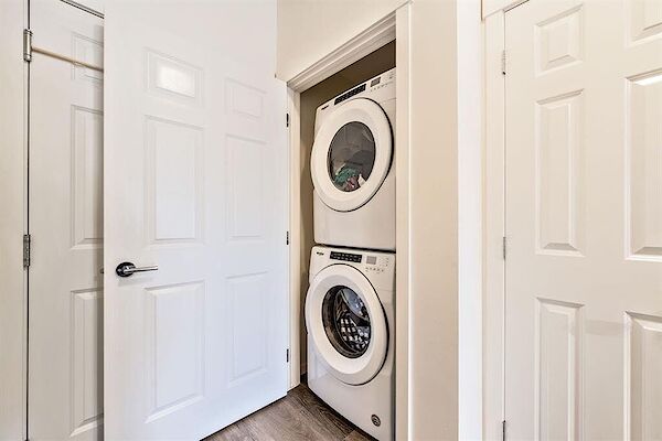 Calgary 1 bedroom Condo Unit for rent. Property photo: 688846-2