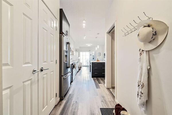 Calgary 1 bedroom Condo Unit for rent. Property photo: 688846-3