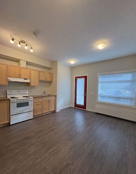 Calgary studio Condo Unit for rent. Property photo: 688882-2