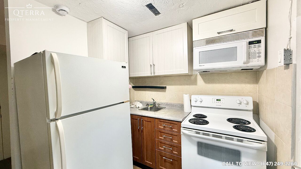 Toronto 1 bedroom Basement for rent. Property photo: 688885-1