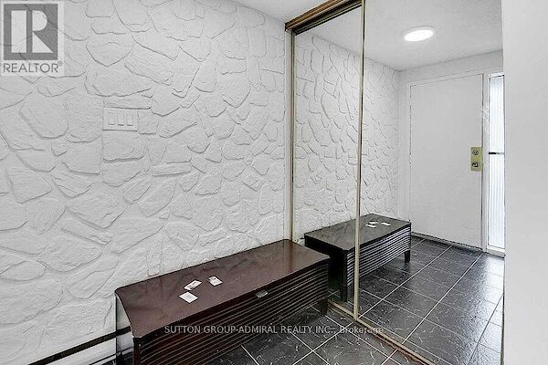 Toronto 3 bedrooms Townhouse for rent. Property photo: 688972-2