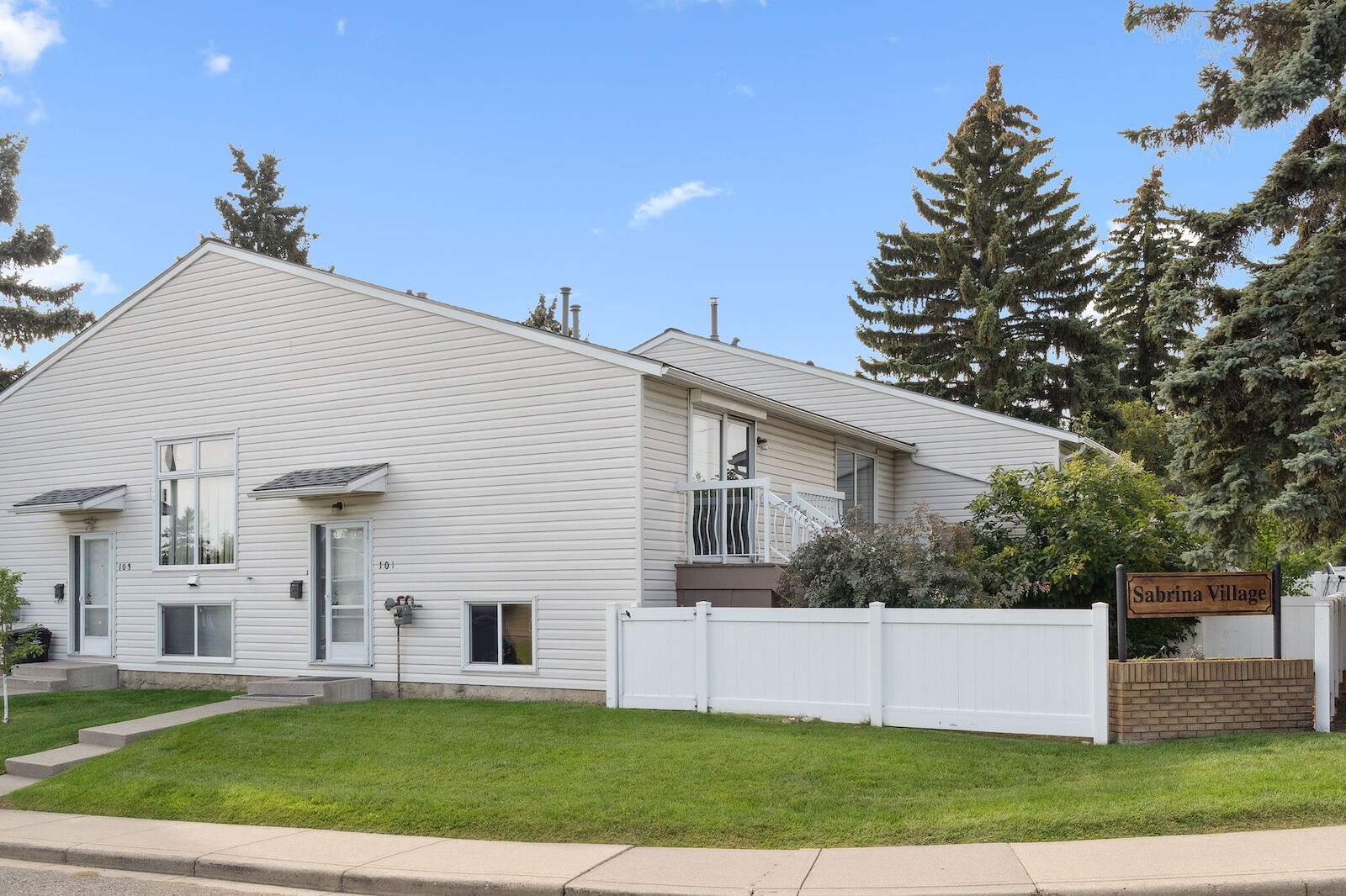 Calgary 3 bedrooms Townhouse for rent. Property photo: 689005-1