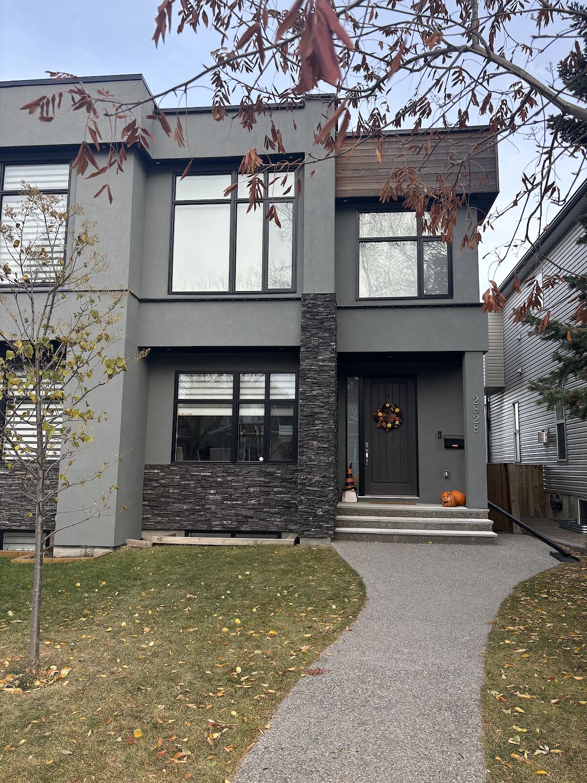 Calgary 4 bedrooms Duplex for rent. Property photo: 689017-1