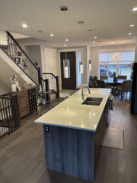 Calgary 4 bedrooms Duplex for rent. Property photo: 689017-2