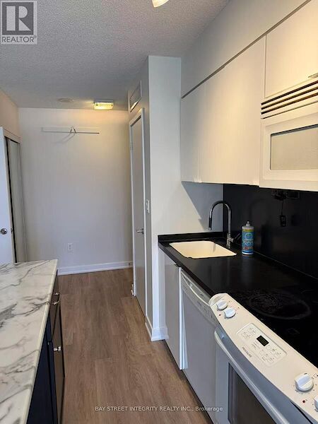 Toronto 2 bedrooms Apartment for rent. Property photo: 689025-3