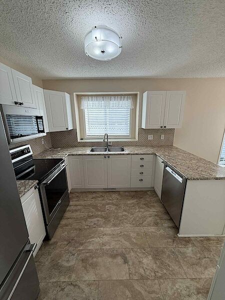 St. Albert 2 + Den bedrooms Duplex for rent. Property photo: 689044-2