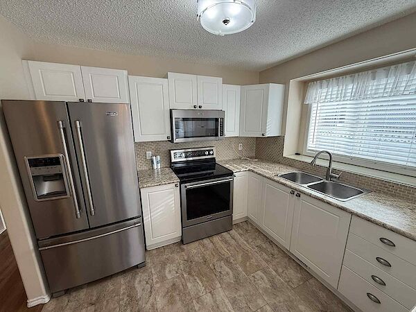 St. Albert 2 + Den bedrooms Duplex for rent. Property photo: 689044-3