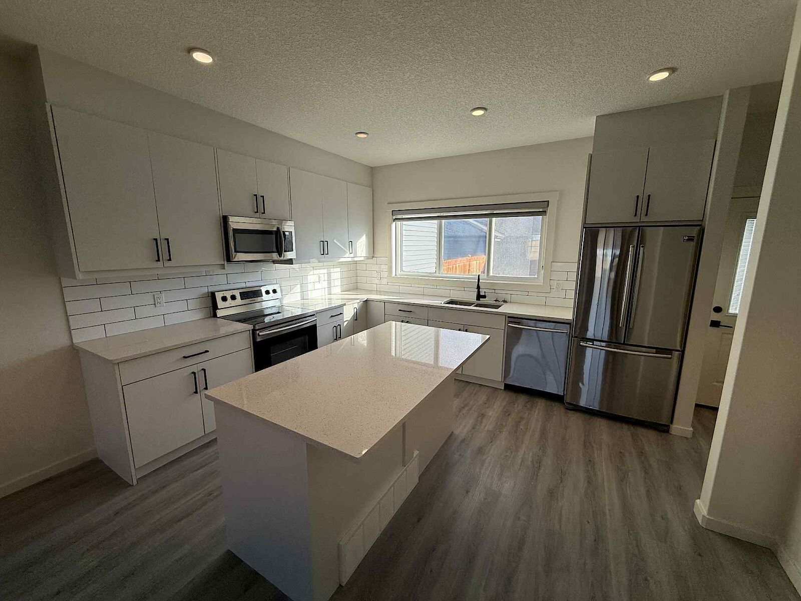 Edmonton 3 bedrooms Main Floor for rent. Property photo: 689048-1