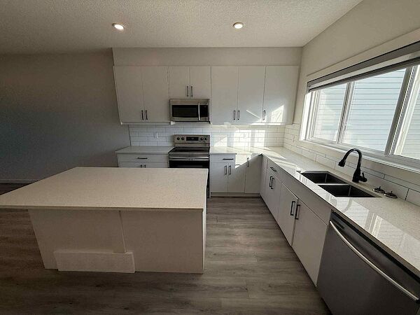 Edmonton 3 bedrooms Main Floor for rent. Property photo: 689048-2