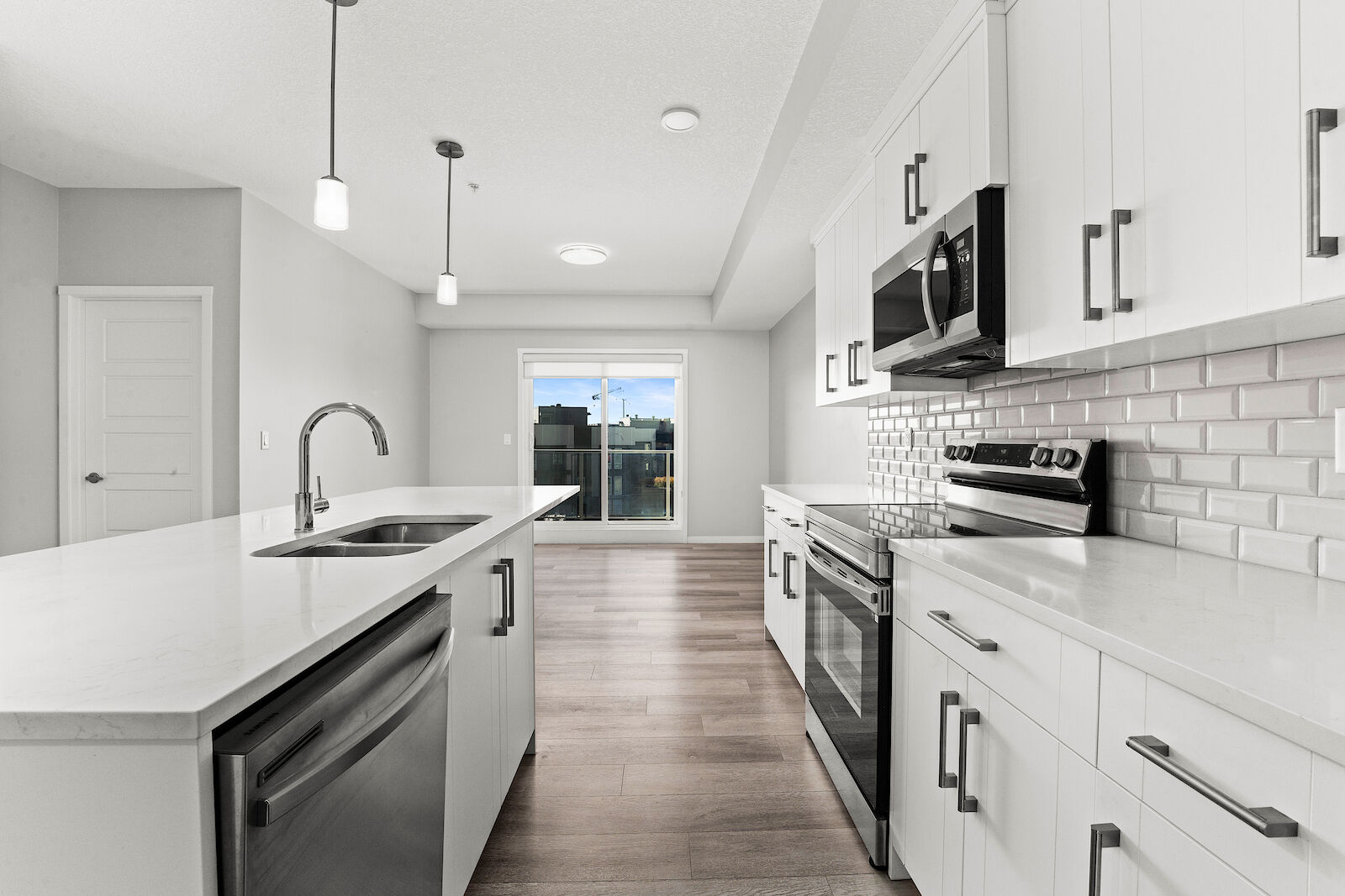 Calgary 2 bedrooms Condo Unit for rent. Property photo: 689087-1