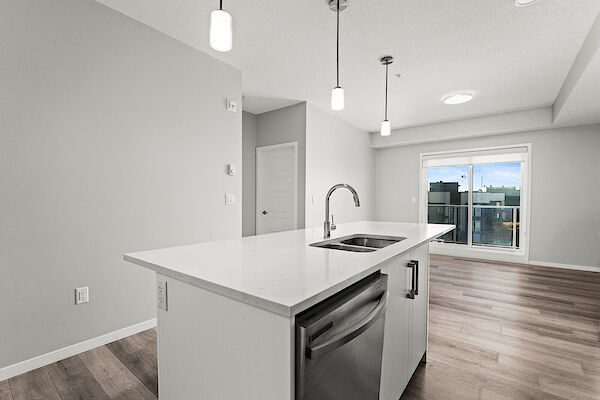 Calgary 2 bedrooms Condo Unit for rent. Property photo: 689087-3