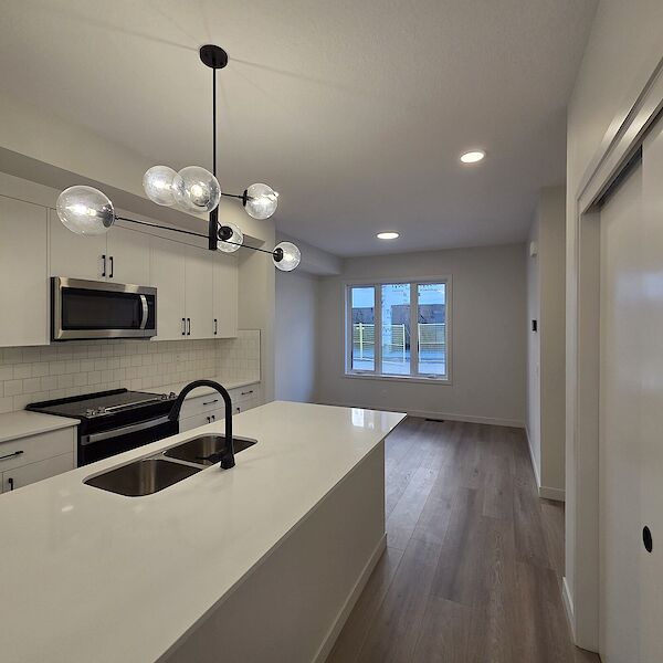 Calgary 2 bedrooms Townhouse for rent. Property photo: 689123-2