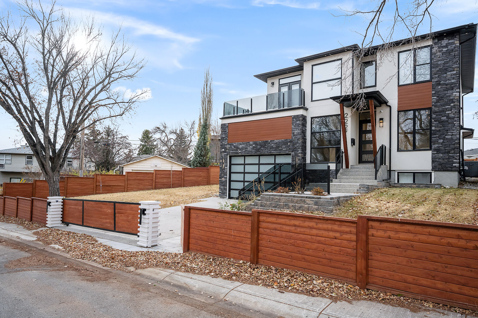 Calgary 5 bedrooms House for rent. Property photo: 689166-1
