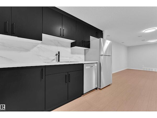 Edmonton 1 bedroom Basement for rent. Property photo: 689301-2