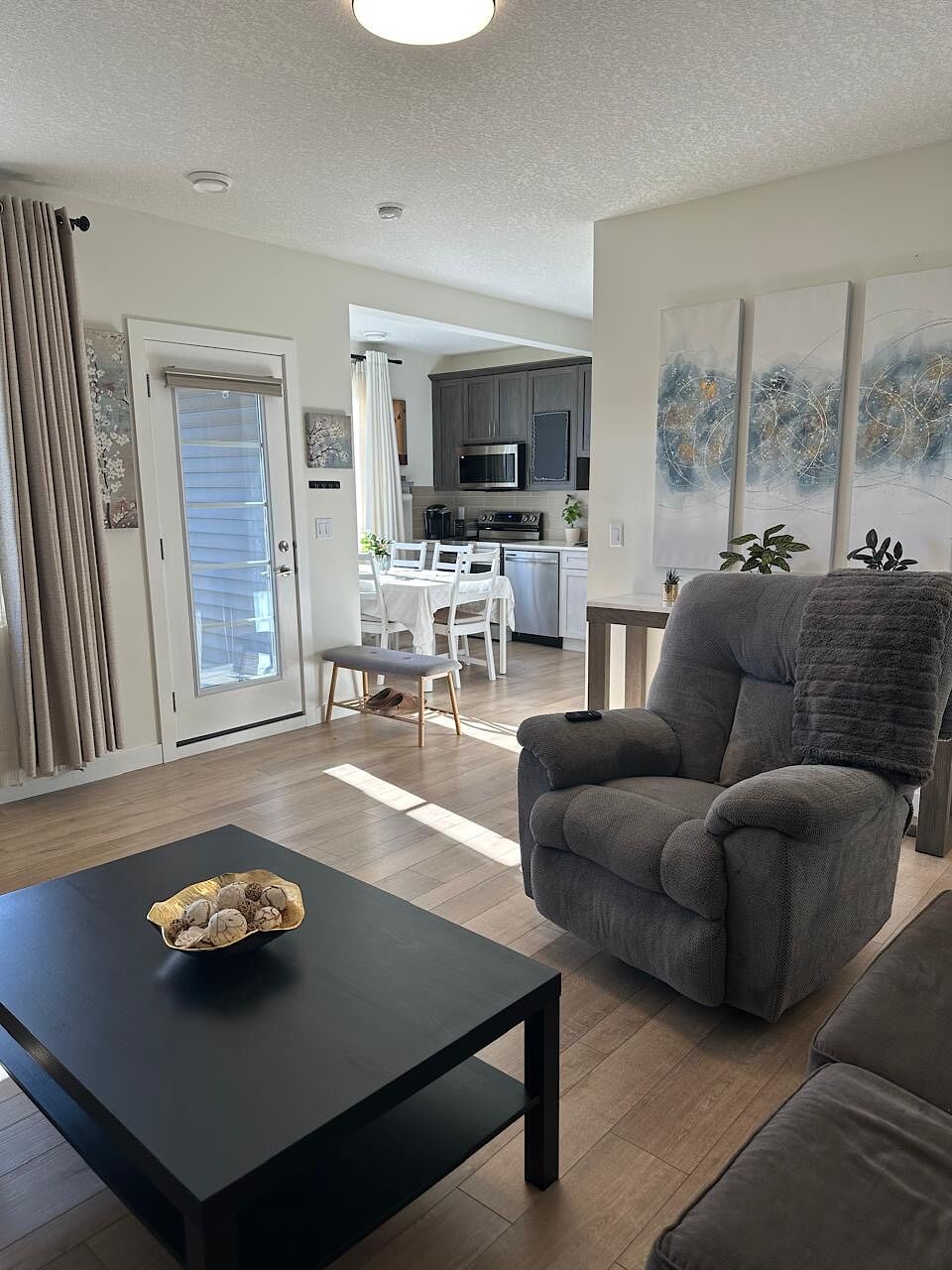 Calgary 1 bedroom Basement for rent. Property photo: 689306-1