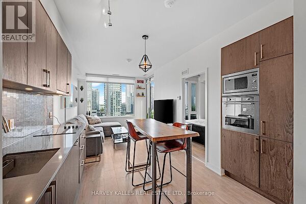 Toronto 2 bedrooms Apartment for rent. Property photo: 689346-2