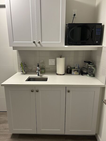 Calgary studio Basement for rent. Property photo: 689441-2