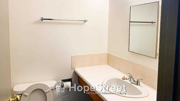 Edmonton studio Condo Unit for rent. Property photo: 689459-3
