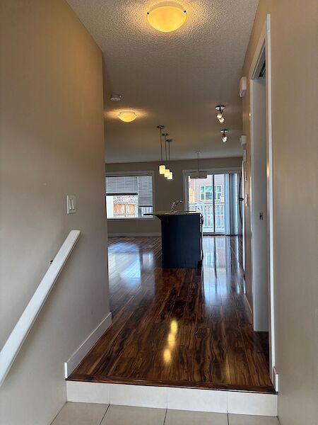 Calgary 2 bedrooms Duplex for rent. Property photo: 689531-2