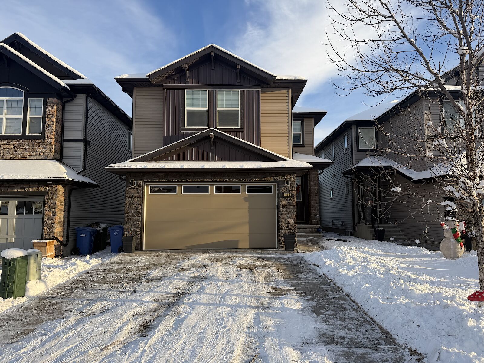 Calgary 3 + Den bedrooms Main Floor for rent. Property photo: 689532-1