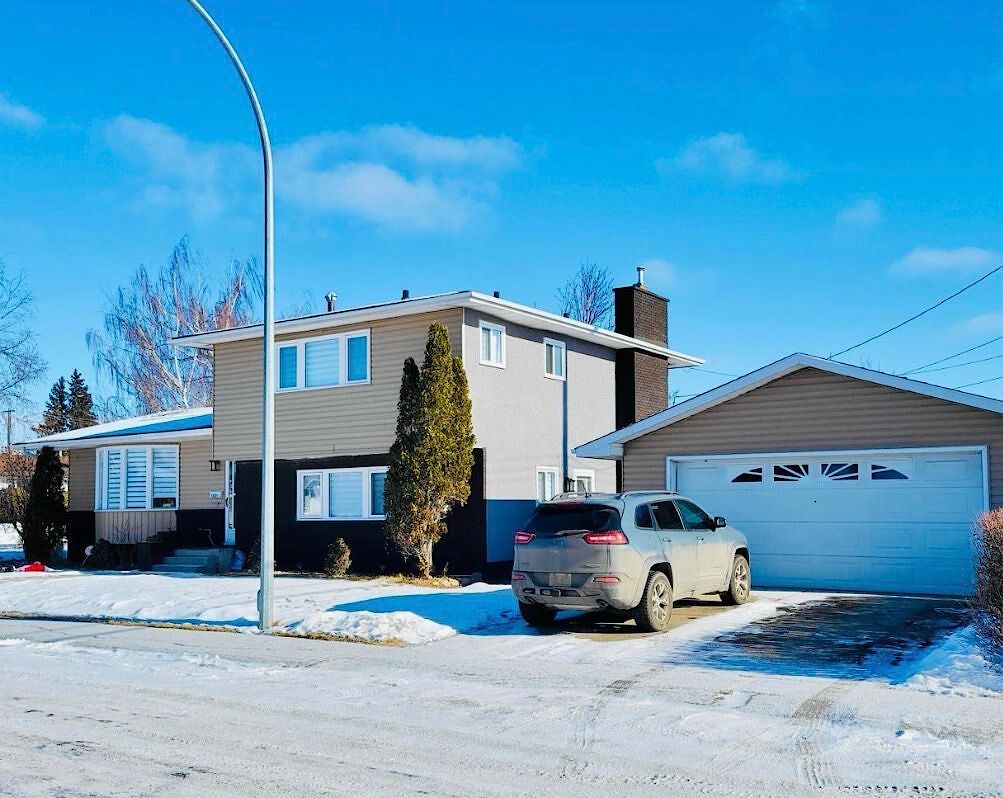 Edmonton Pet Friendly House For Rent | Delwood | 4 bedroom and 2.5 ...