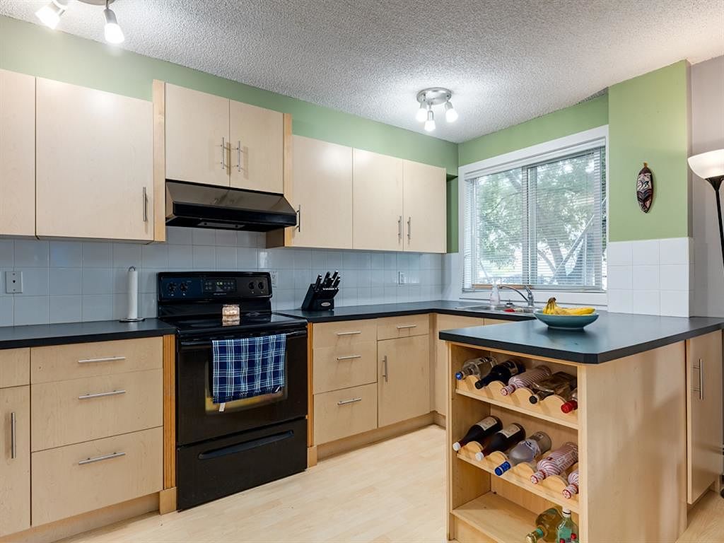 Calgary 1 bedroom Condo Unit for rent. Property photo: 6922-1